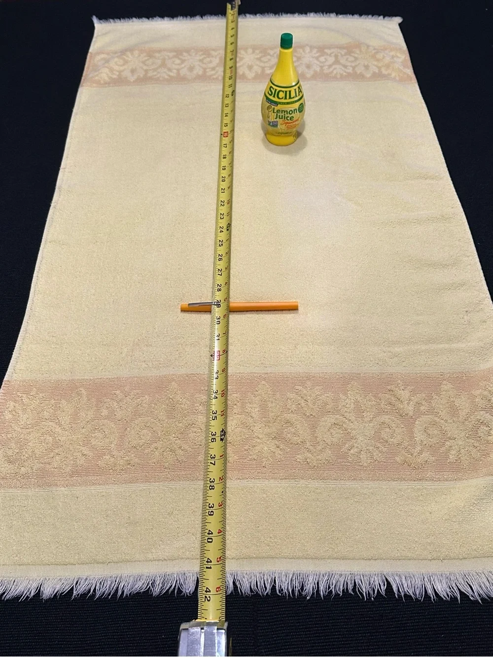 Vintage Cannon Monticello Santa Cruz sunny maze yellow sculpted bath towel